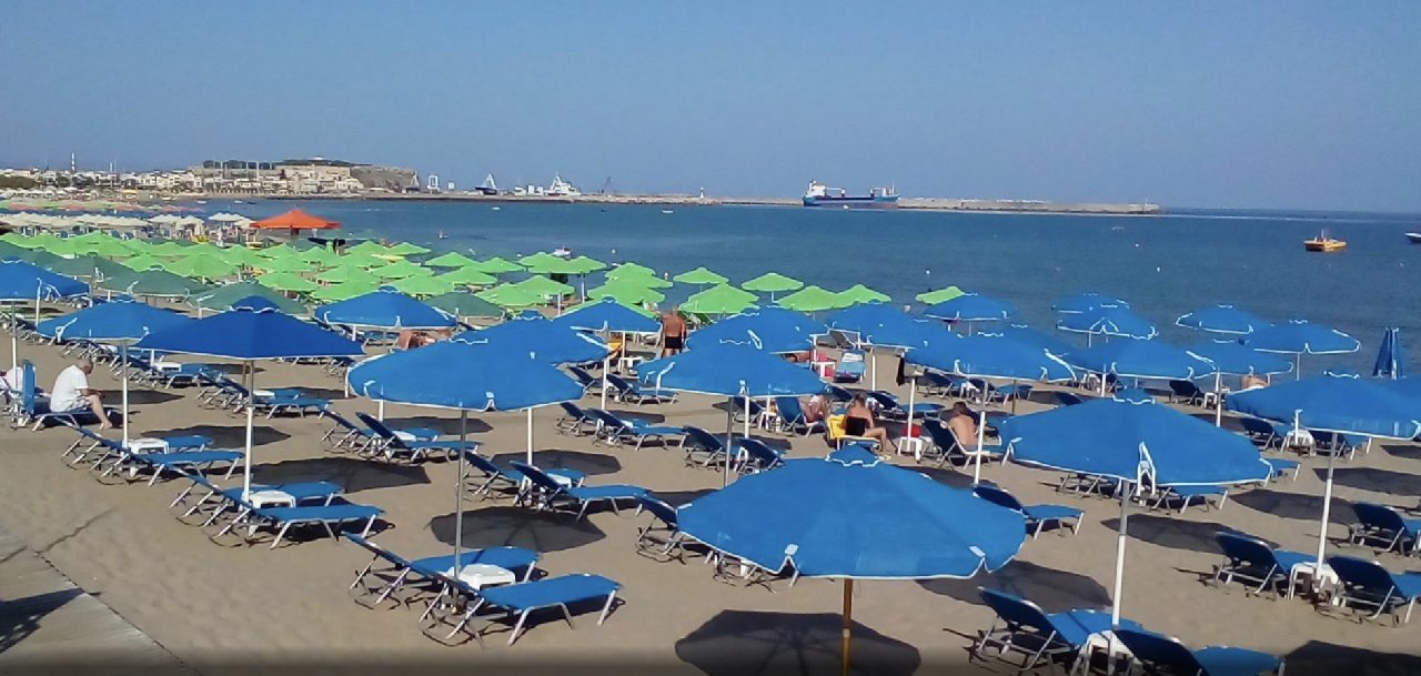 Plajda güneşlenen 18 yaşındaki turiste tecavüz ettiler