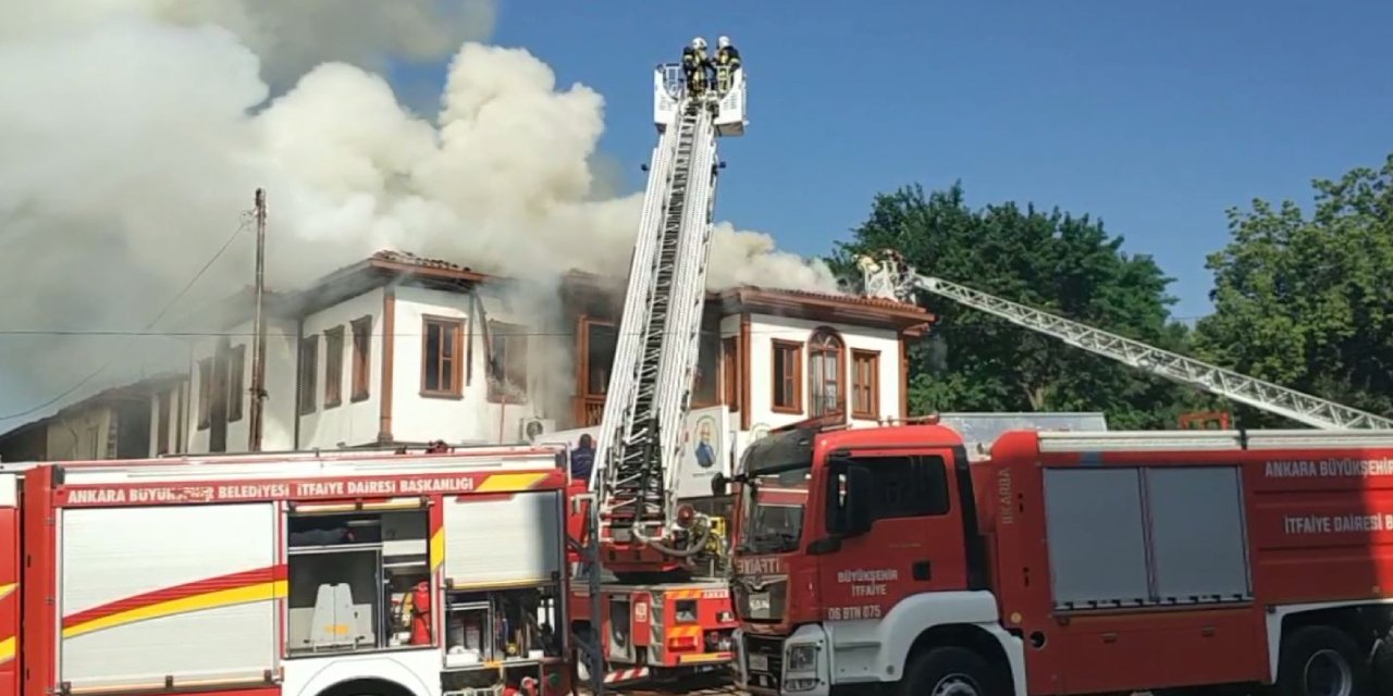 Ahşap restoranda korkutan yangın