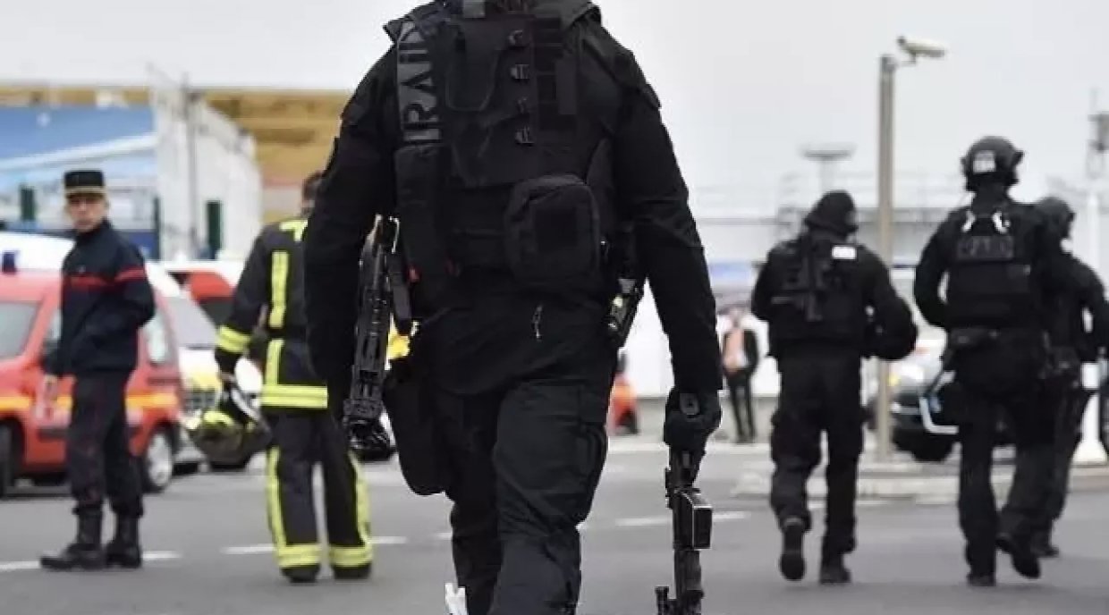 Fransa'da göstericiler havalimanını kapattı