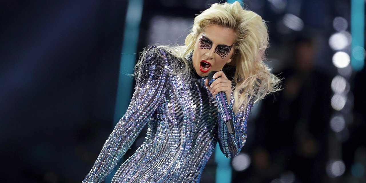 Sahneye yabancı cisim fırlatıldı: Lady Gaga'yı ne korudu?