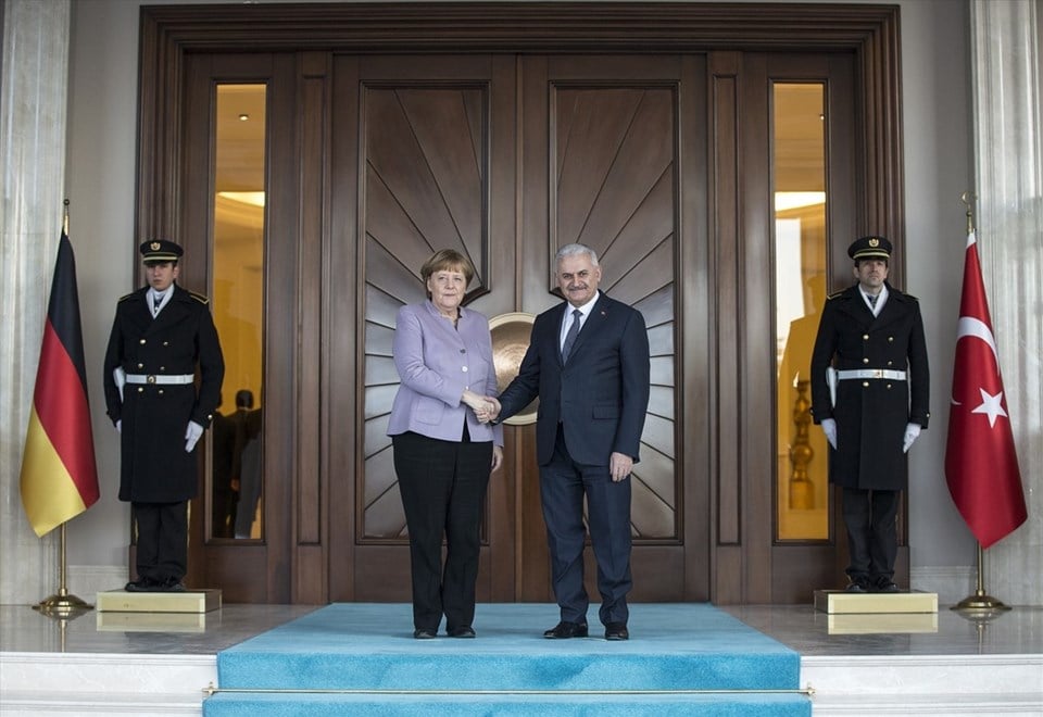 Binali Yıldırım'dan Merkel'e: Sorun sadece YPG değil, FETÖ ve Zarrab davası var