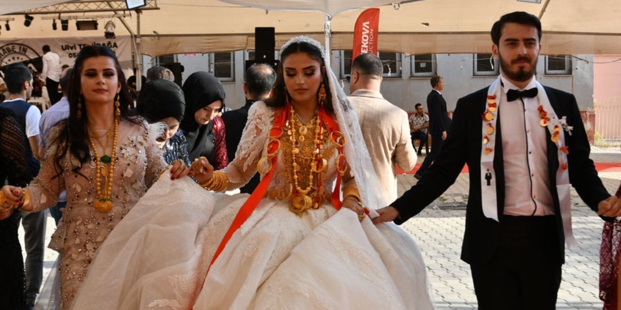 Hakkarili çifte 5 kilo altın ve 5 milyon lira takıldı