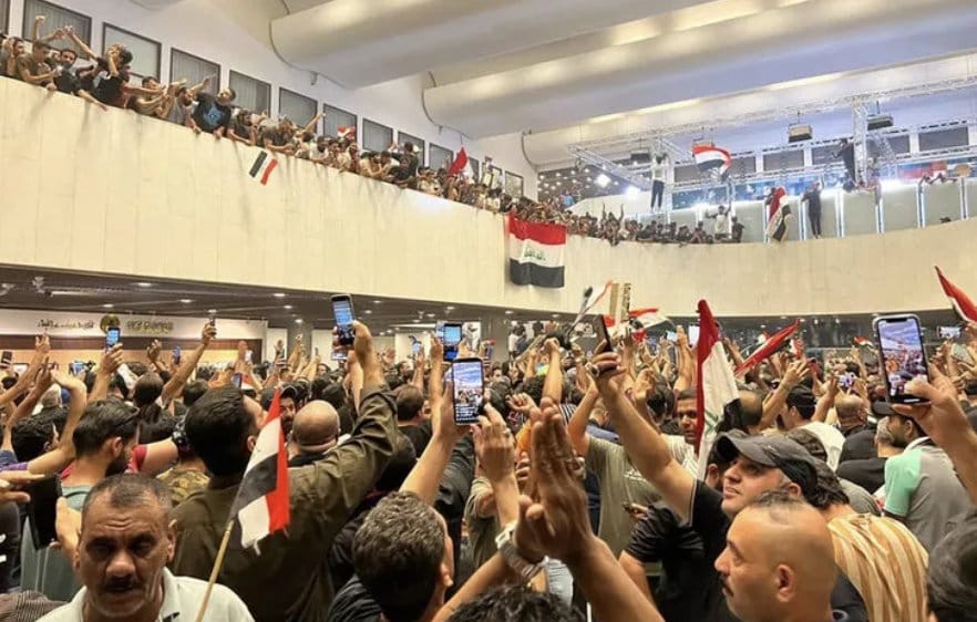 Irak'ta tüm oturumlar askıya alındı