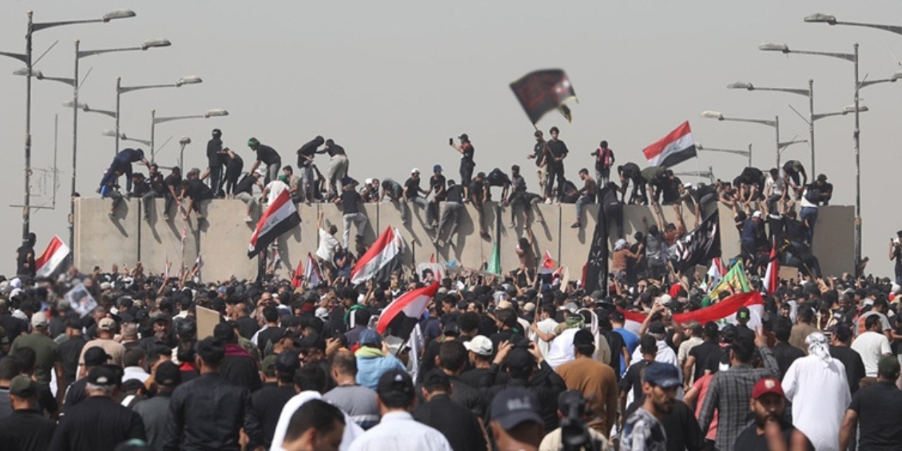 Bağdat'ta gerilim zirvede: İki grup karşı karşıya gelecek