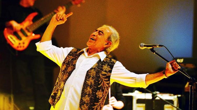 Edip Akbayram'dan konser zinciri