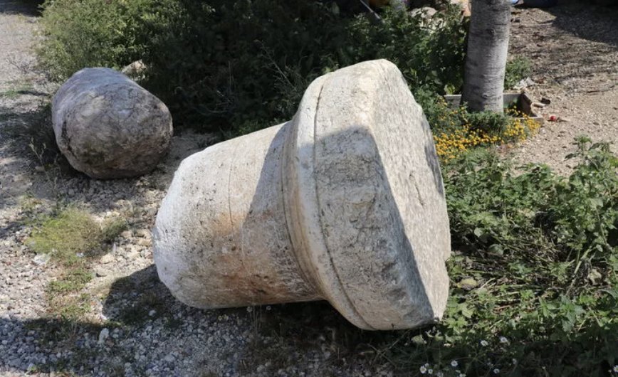 250 yıllık sütunlar villanın bahçesinde bulundu
