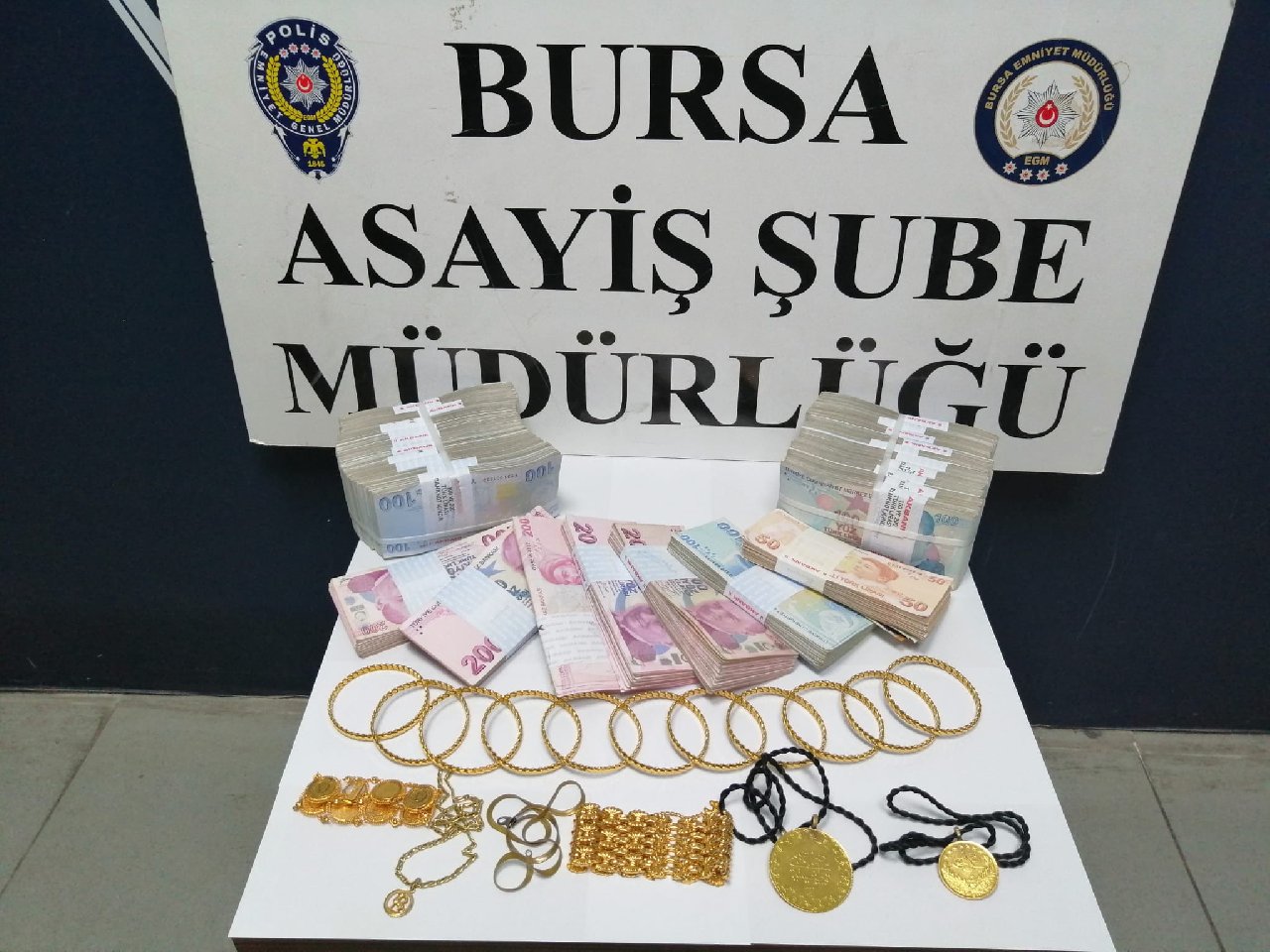 Polisim dedi 4,5 milyon TL dolandırdı