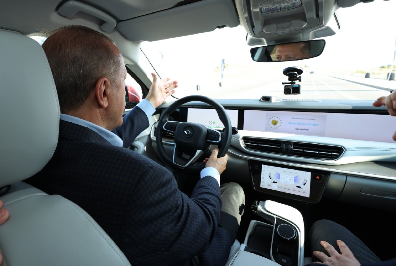 Erdoğan, TOGG’la test sürüşü yaptı