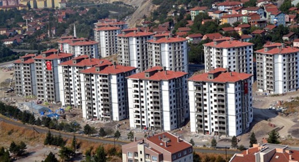 Yeni Akit yazarı: Toplu konutta beceriksizlik ve ihmal var
