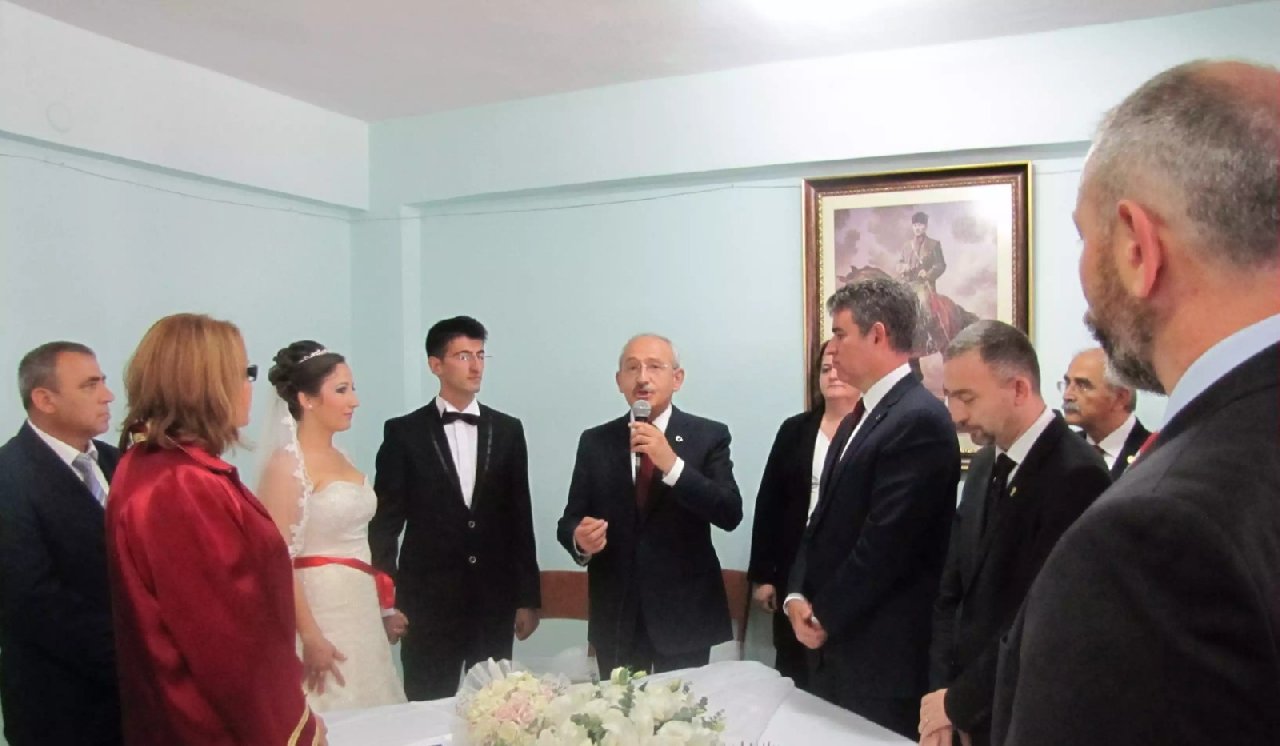 Çelebi'nin eşi AKP'nin kaldırdığı TC ibaresini isminin önüne koymuş