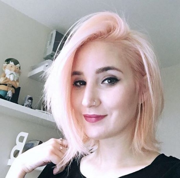 Cem Yılmaz'ın fotoğrafındaki gizemli sarışın bakın kim?