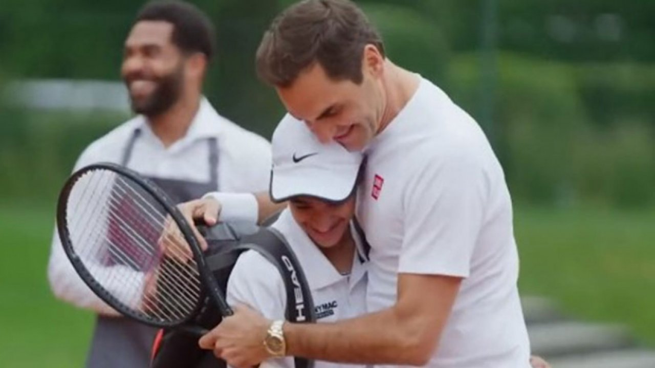 Federer'den hayranına büyük jest: Yıllar önce verdiği sözü tuttu