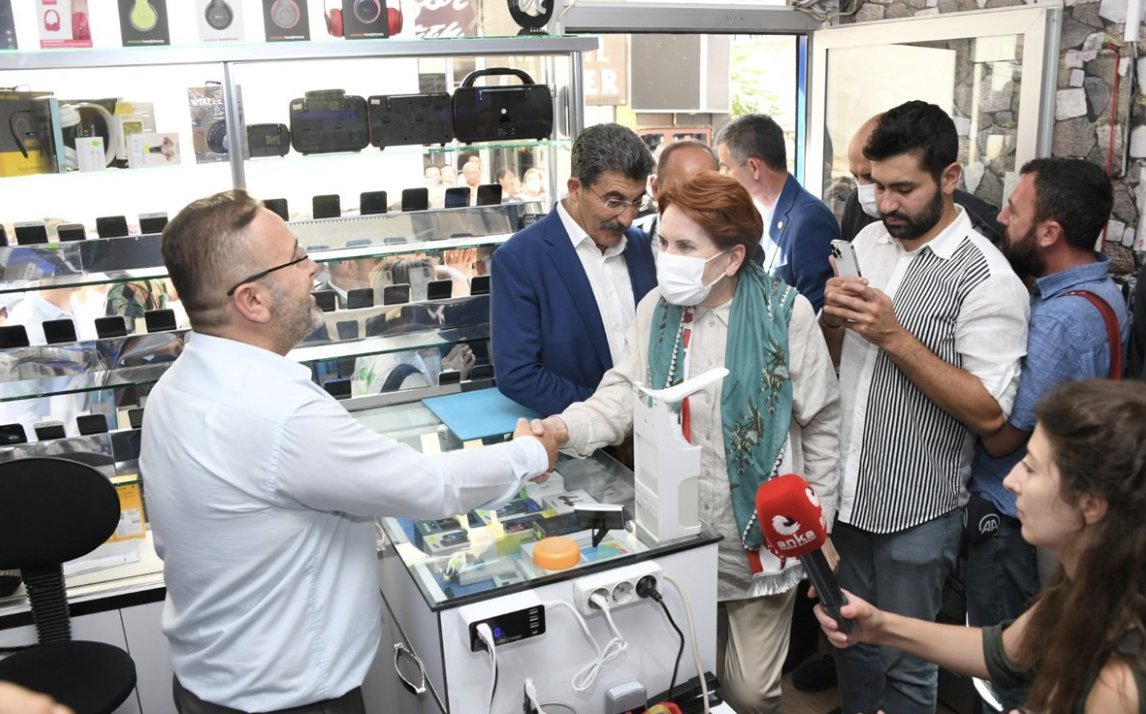 Akşener ile esnaf arasında ‘ironili’ adaylık diyaloğu