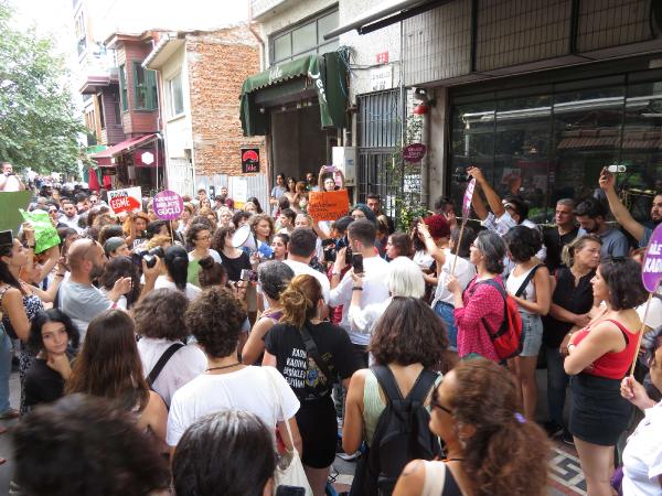 Kadıköy'de kadın cinayeti eylemi