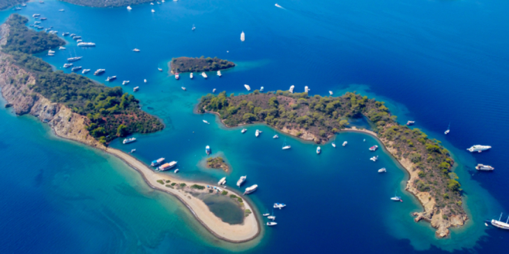 Mavi yeşilin en yalın hali Göcek'e turist akını