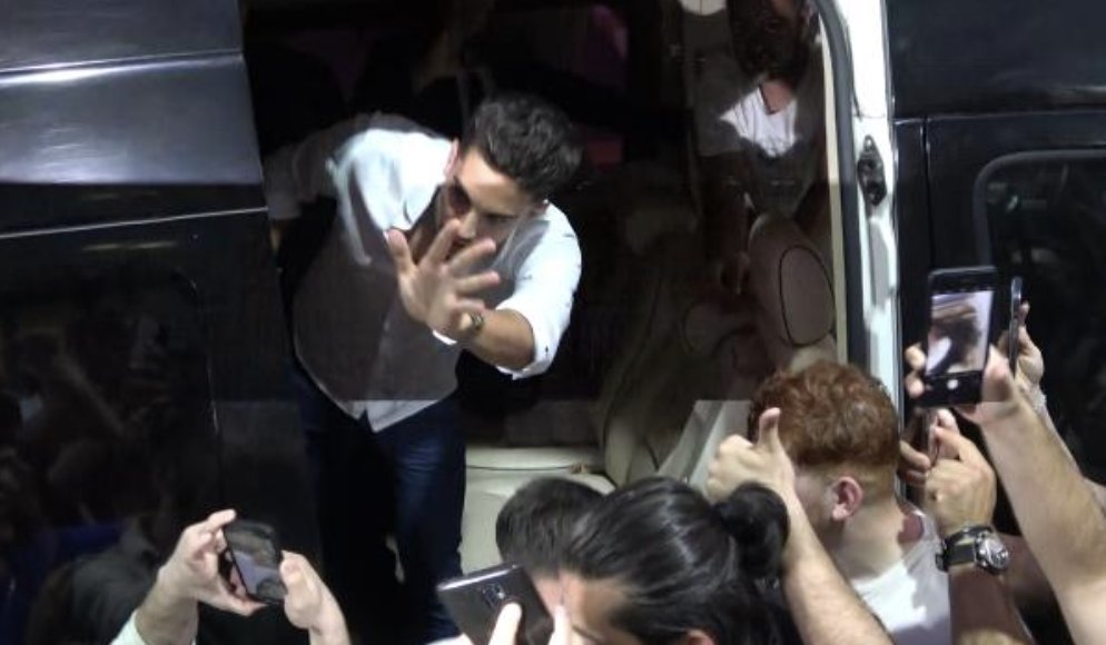 Trabzonspor’un yeni transferi Bartra’ya coşkulu karşılama