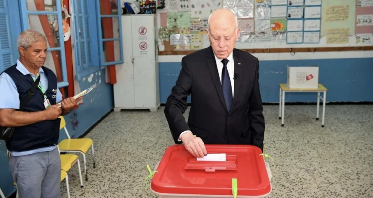 Tunus’ta ‘tek kişi’ egemenliği resmen ilan edildi