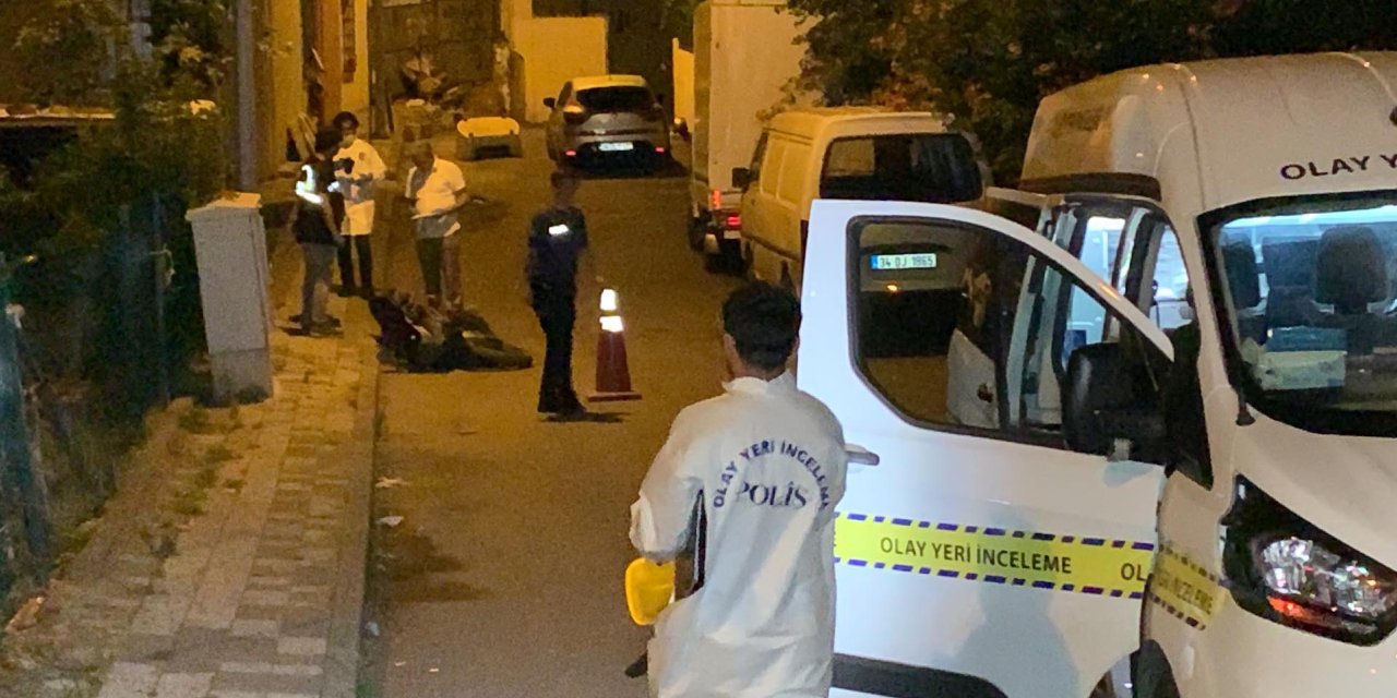 Ümraniye'de uyuşturucu satıcısı olduğu iddia edilen 2 kişiye silahlı saldırı