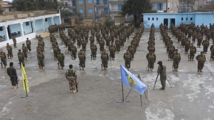 Menbiç'te YPG bayrakları altında ABD askeri eğitimi