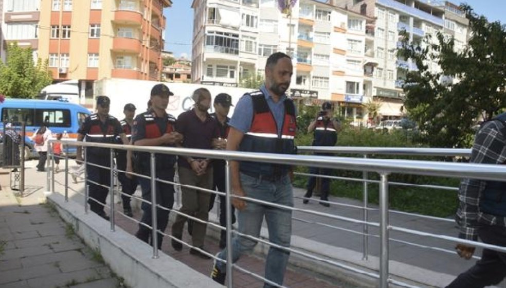 Tartıştığı Gülten'i öldürüp, otomobili cesediyle yakmış