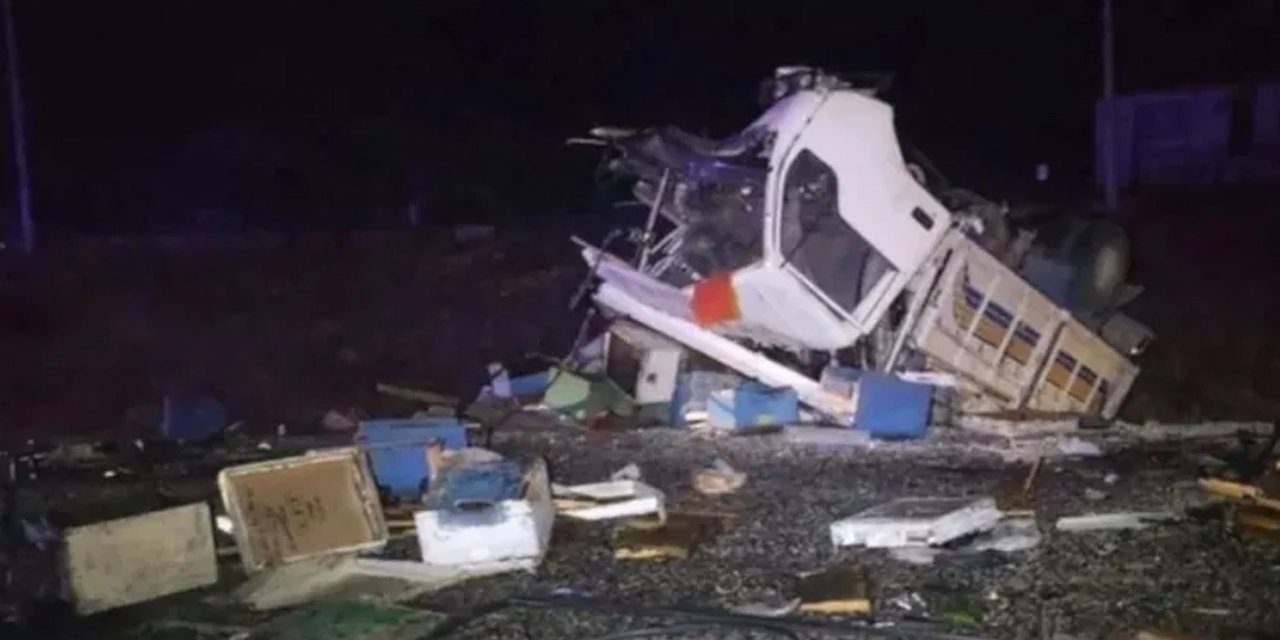 Muğla'da kamyon ve otomobil çarpıştı: 4 ölü, 3 yaralı
