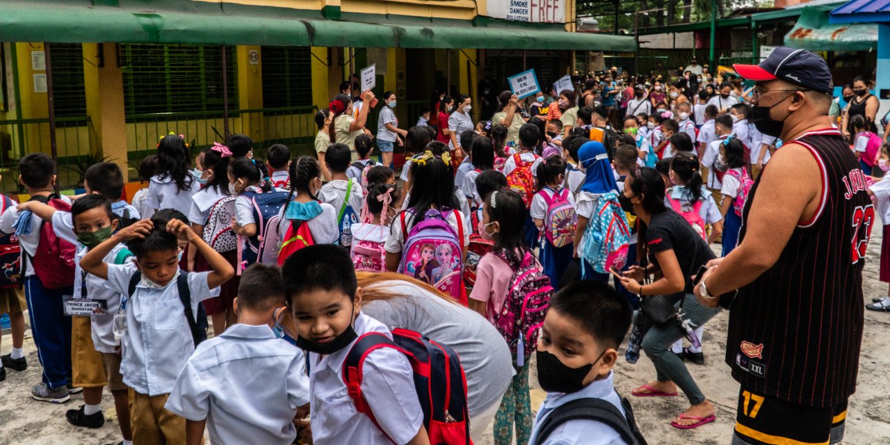 Filipinler'de 2 yıl sonra okula dönüş