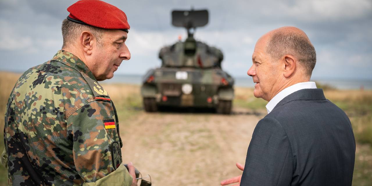 Scholz'dan ülkesinde eğitim alan Ukraynalı askerlere ziyaret