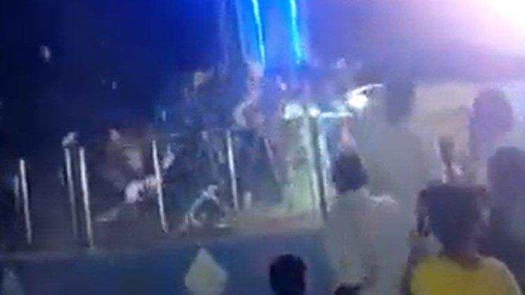 Hindistan'da lunapark faciası: Oyuncak yere çakıldı