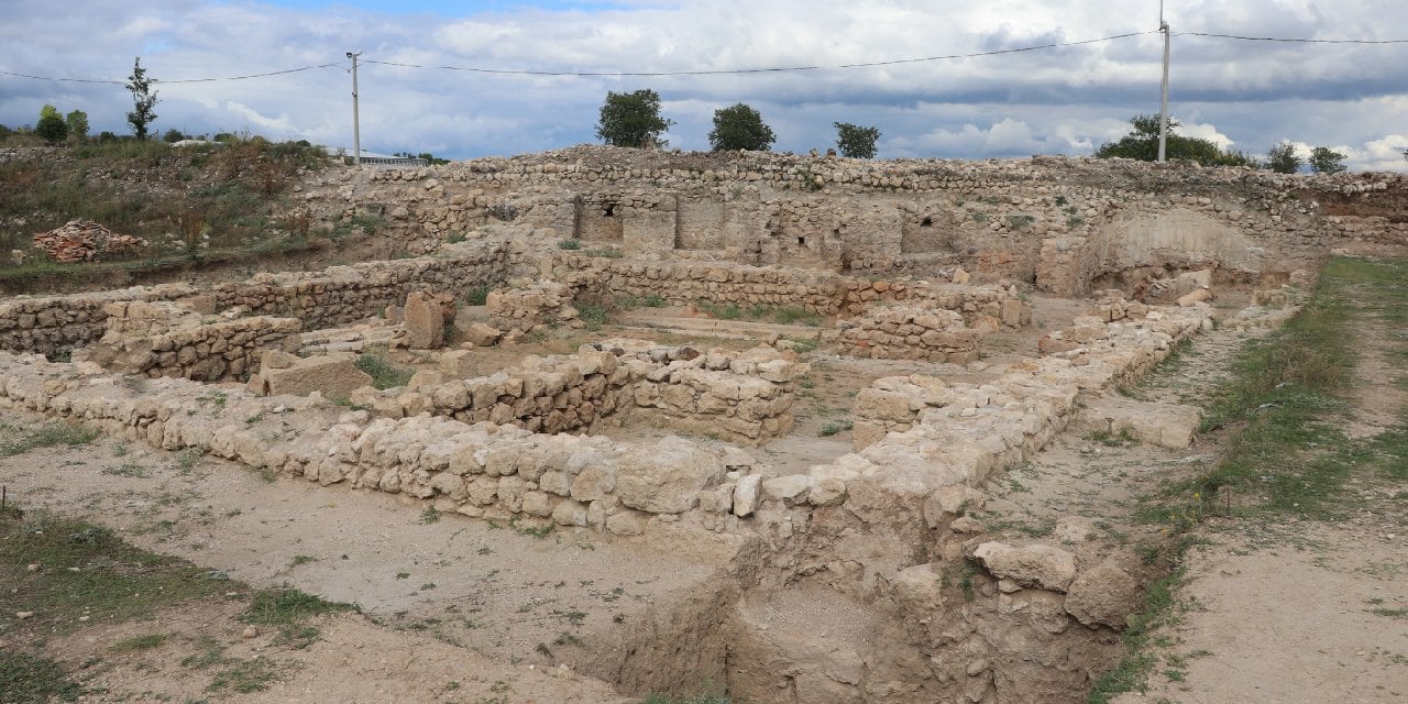 Karabük'te sağlık tanrısı Asklepios'un adının yazılı olduğu yazıt bulundu