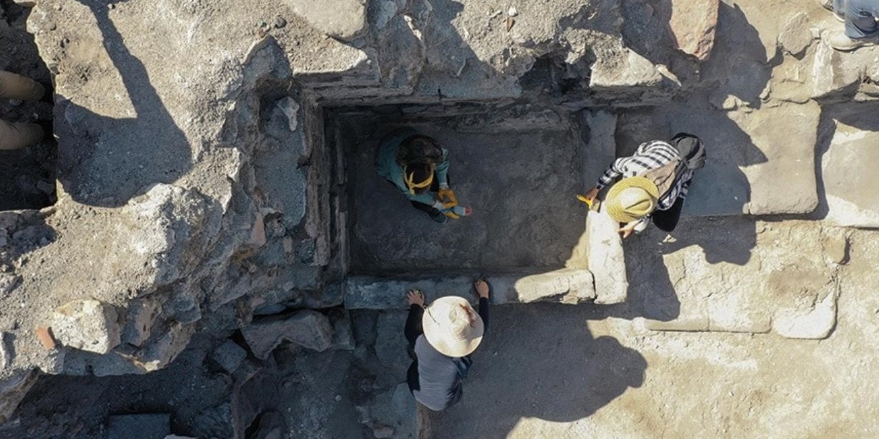 Bilinen en eski suda doğumun yapıldığı taş küvet Kars'ta bulundu