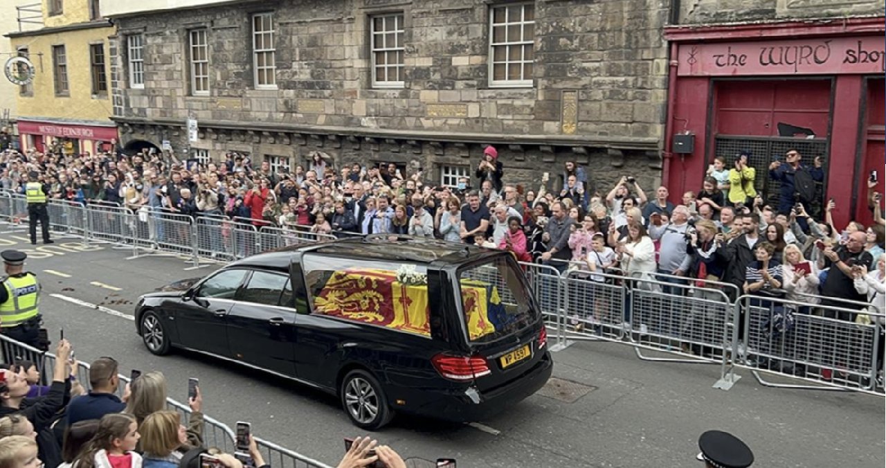 Kraliçe Elizabeth'in cenazesi Edinburgh'a götürüldü