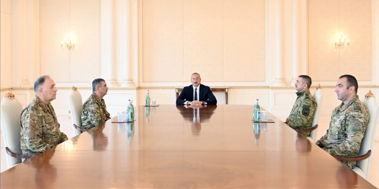Aliyev komutanlarla toplandı: Operasyonel durum kontrol altında