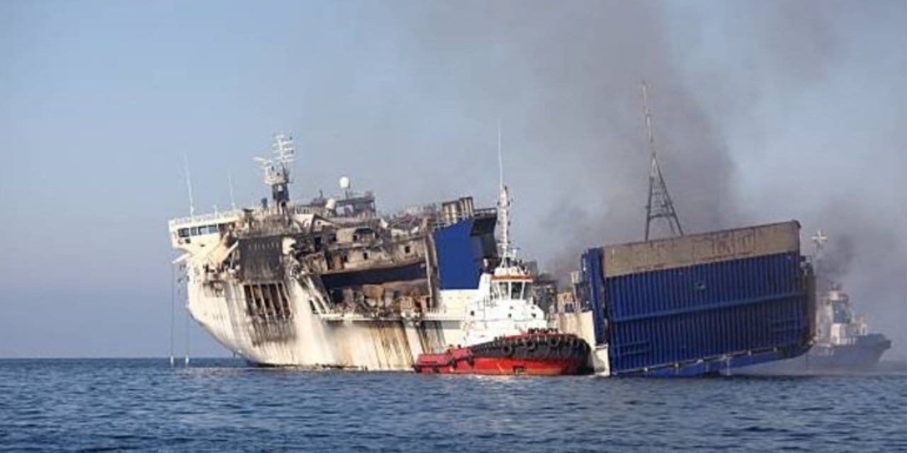 Yük gemisi tekneye çarptı: Ölü ve yaralılar var