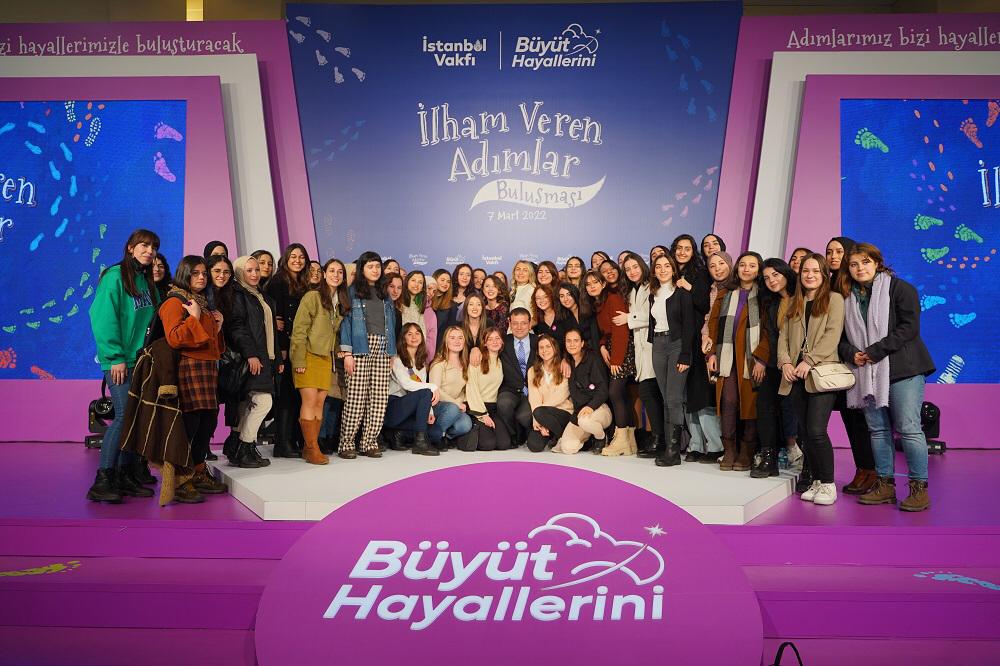 İstanbul Vakfı'ndan kız öğrencilere ‘Büyüt Hayallerini’ bursu