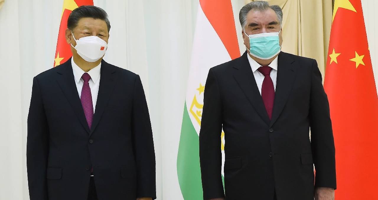 Çin ve Tacikistan liderleri Özbekistan'da görüştü