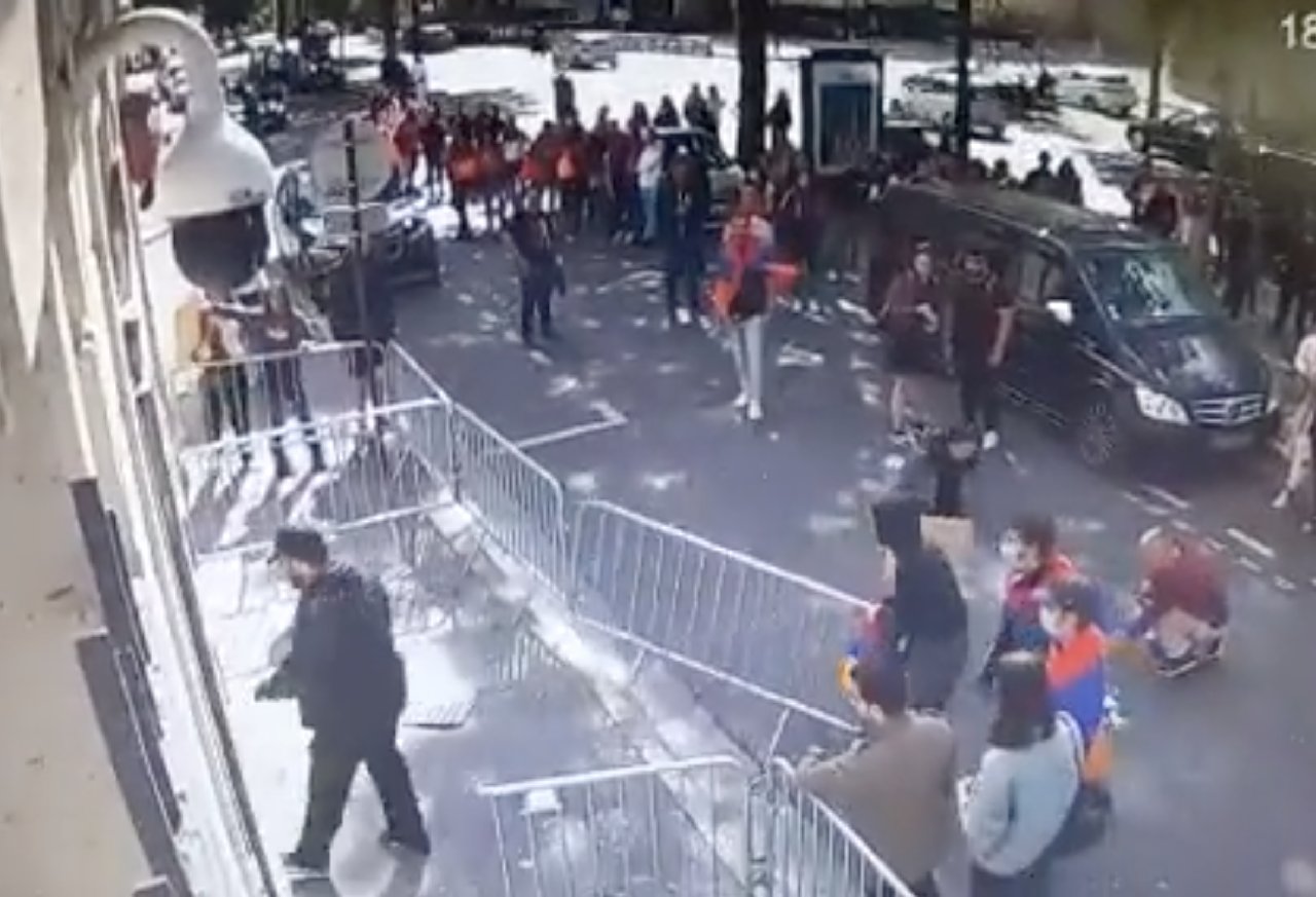 Azerbaycan'ın Fransa Büyükelçiliğine saldırı