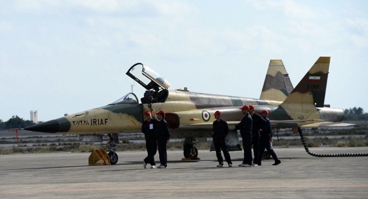 İran’da SU-22 savaş uçağı düştü
