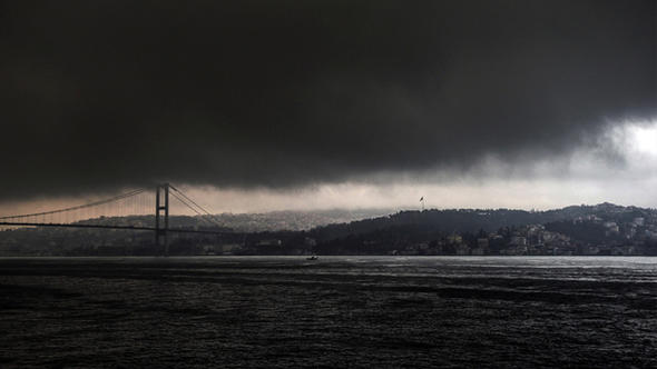 İstanbul'da ürküten görüntü... Meteoroloji uyardı