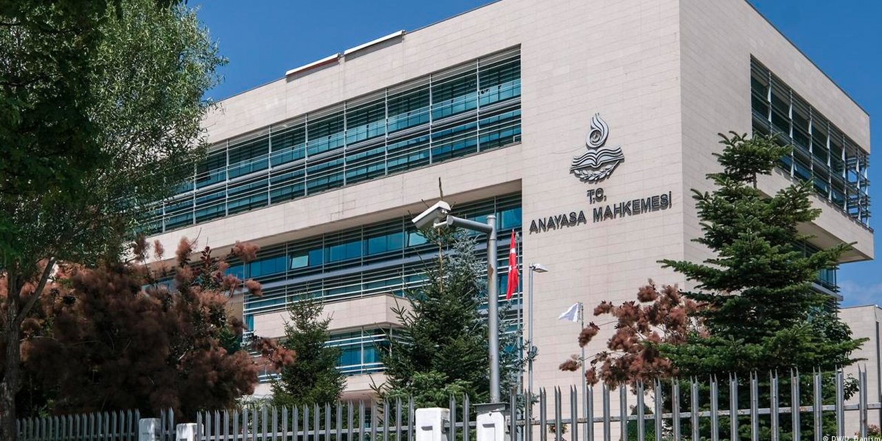 AYM'den öğrencilere disiplin cezası kararı