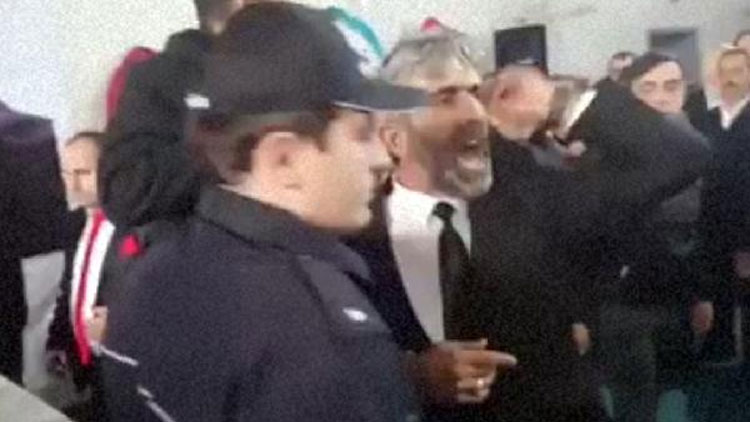 AKP kongresinde gerginlik! Araya polis girdi...