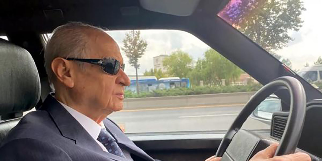 Bahçeli klasik otomobili ile Ankara turu attı
