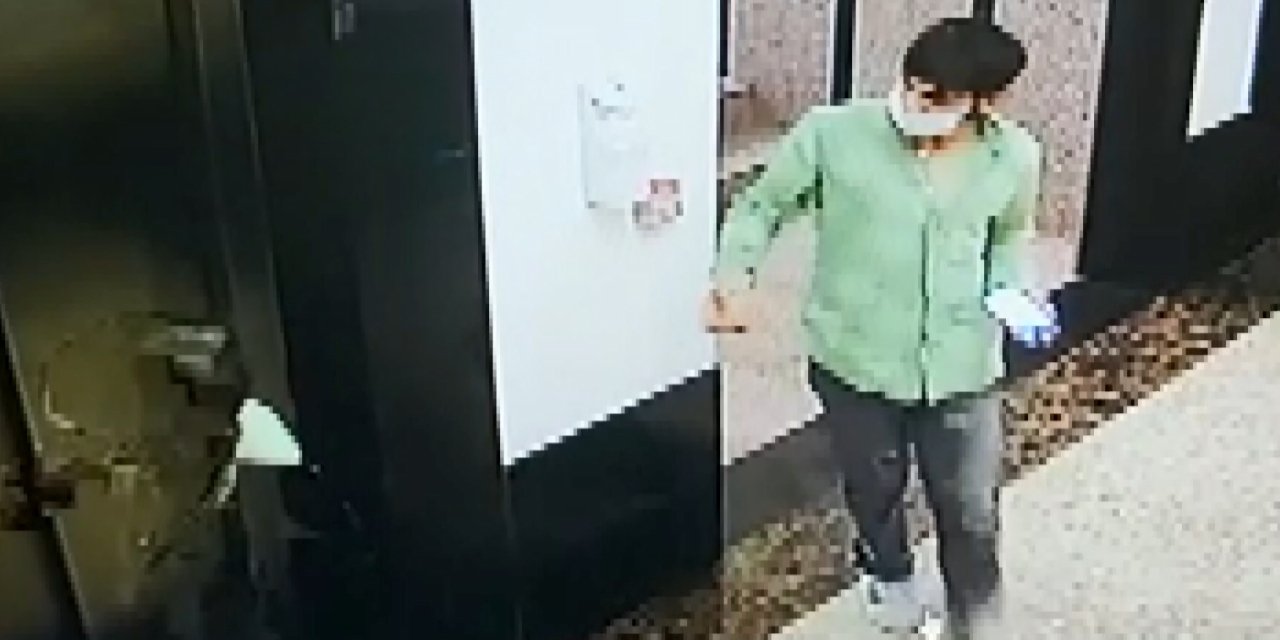 Elini kolunu sallayarak girdi: Asansör beynini çaldı