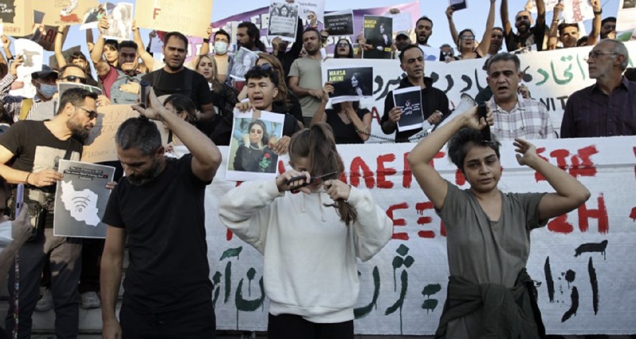 Yunanistan'da, Mahsa Emini'nin ölümü protesto edildi