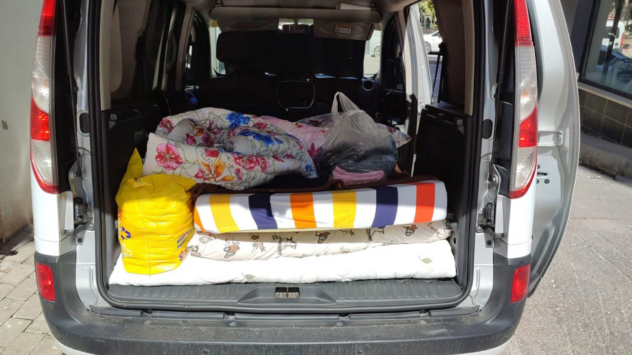 Başkalarının evlerini kiralayan dolandırıcı, yakalanmamak için aracında yaşadı