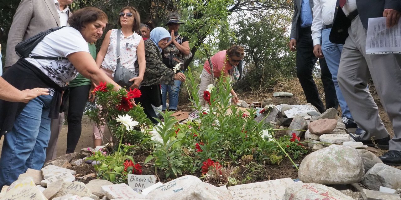 Tuncel Kurtiz'in Mezarının Hali Sosyal Medyada Gündem Oldu