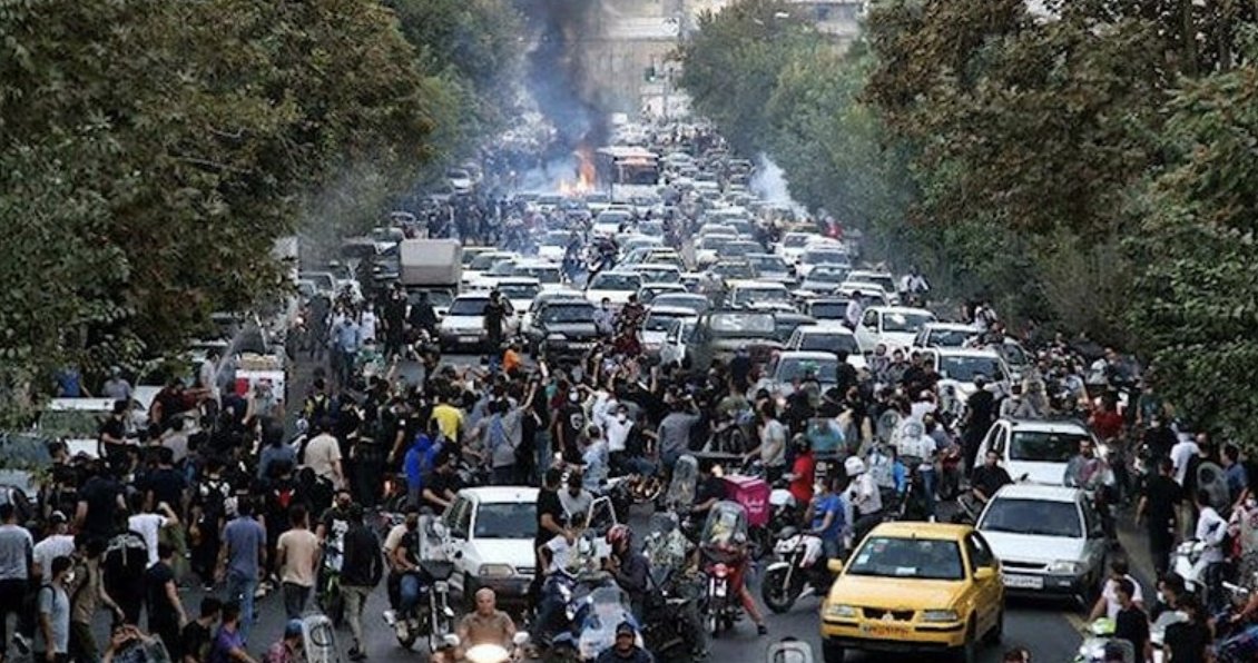 İran’ın eski liderinin kızı ‘göstericileri kışkırttığı’ iddiasıyla gözaltında