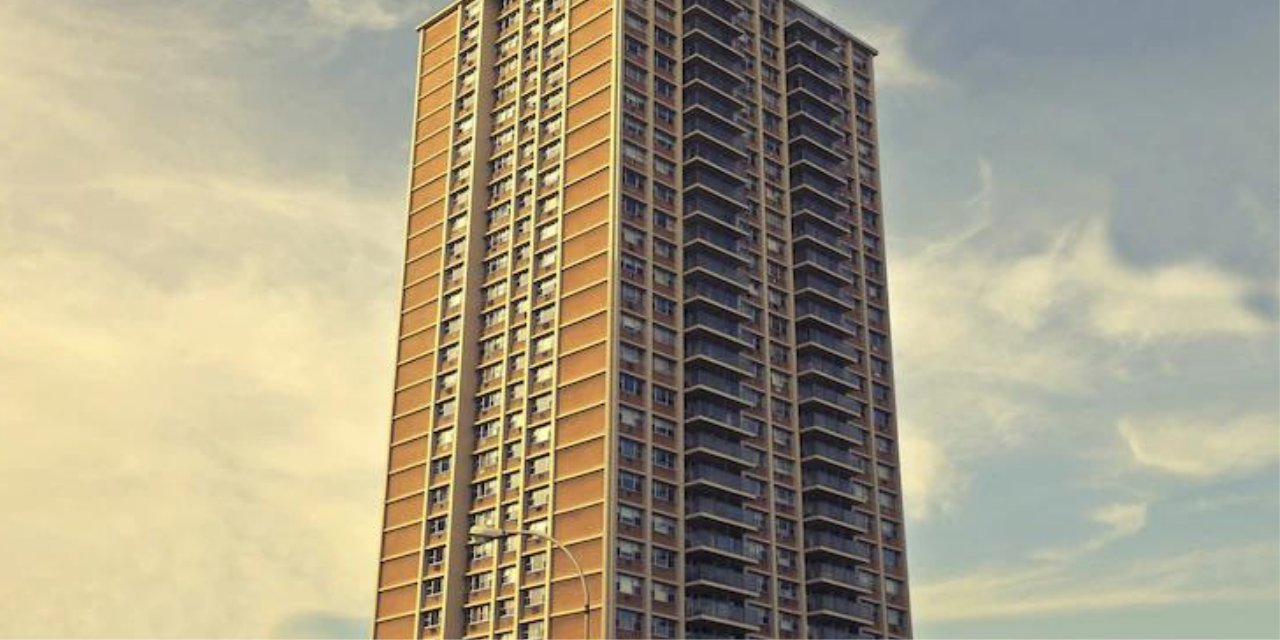 Babasını annesiyle tehdit etti, yaşlı adam binadan atladı