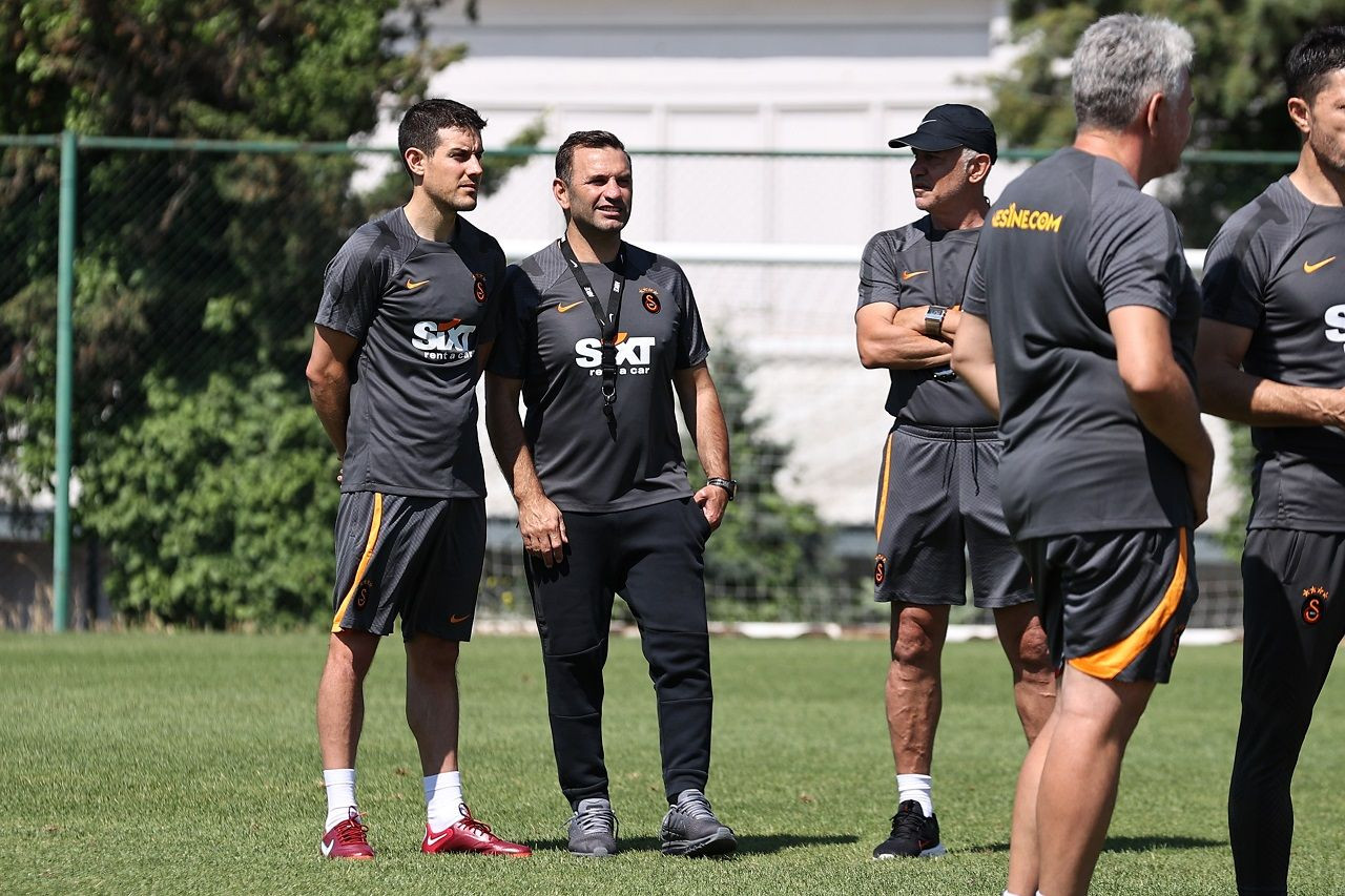 Galatasaray'da iki futbolcu maç kadrosunda yok