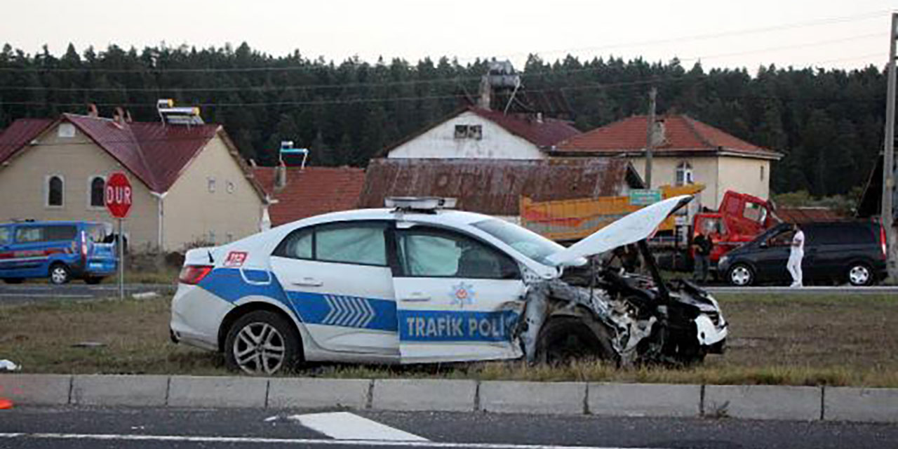 Ciple çarpışan polis aracındaki 2 polis memuru yaralandı