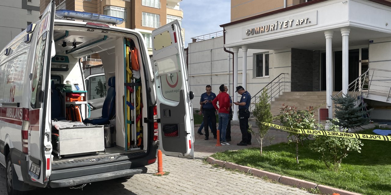 Bir kadın yine balkondan düşerek öldü